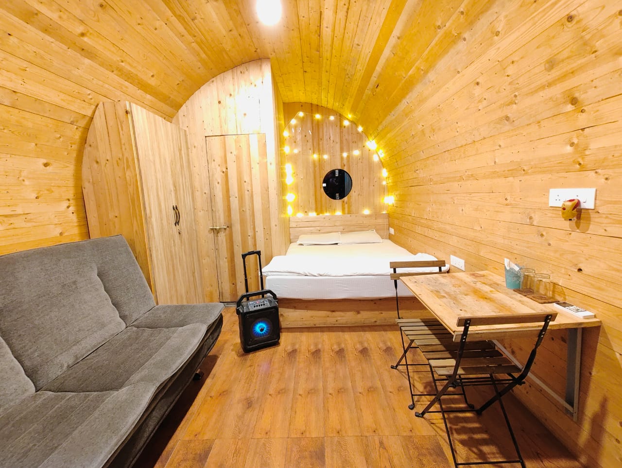 AC Pod with Outdoor Jacuzzi - Image 3
