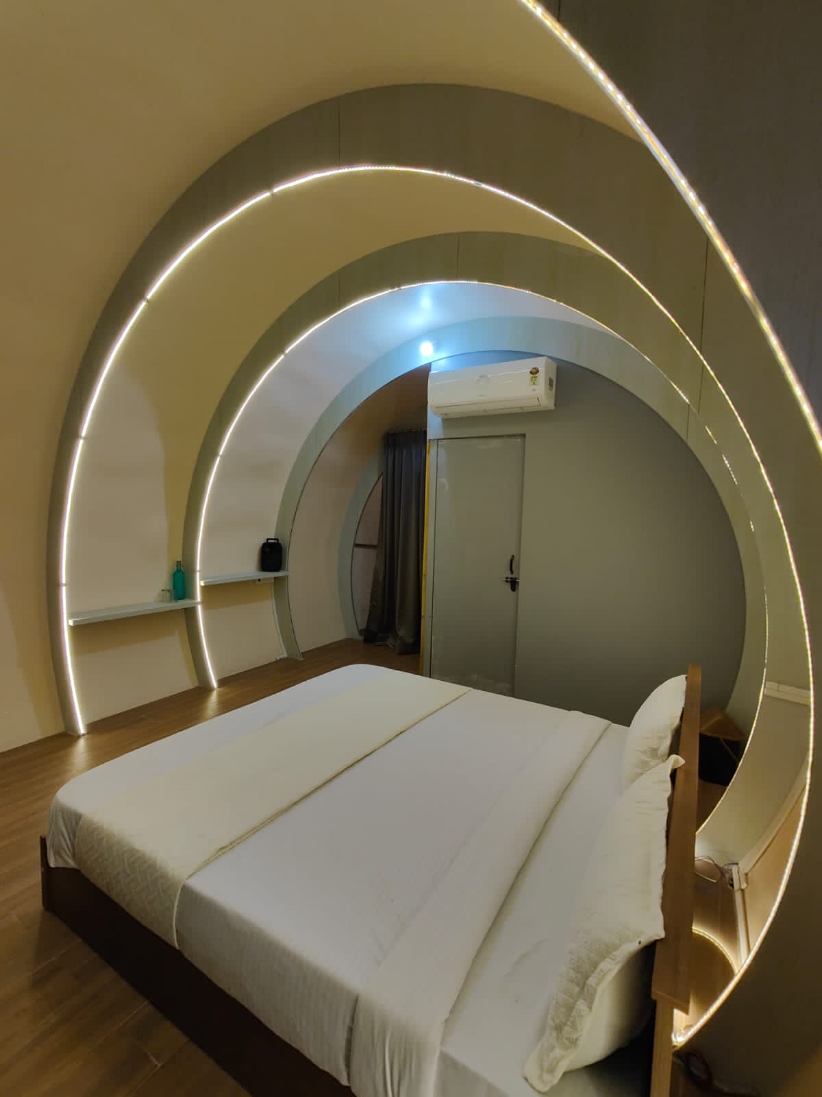 Cocoon AC Tent with Jacuzzi & Mini Pool - Image 2