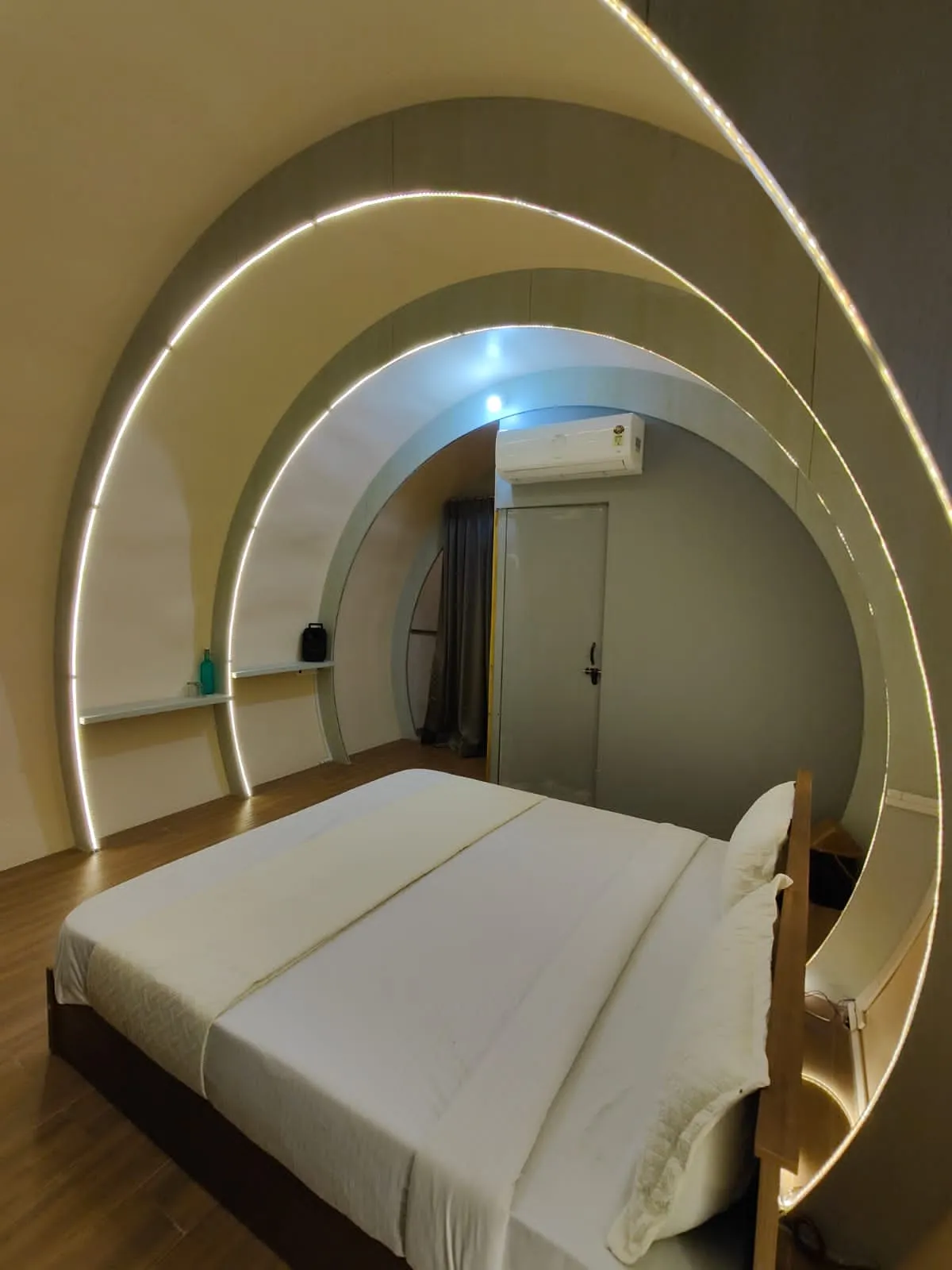 Cocoon AC Tent with Jacuzzi & Mini Pool - Image 2