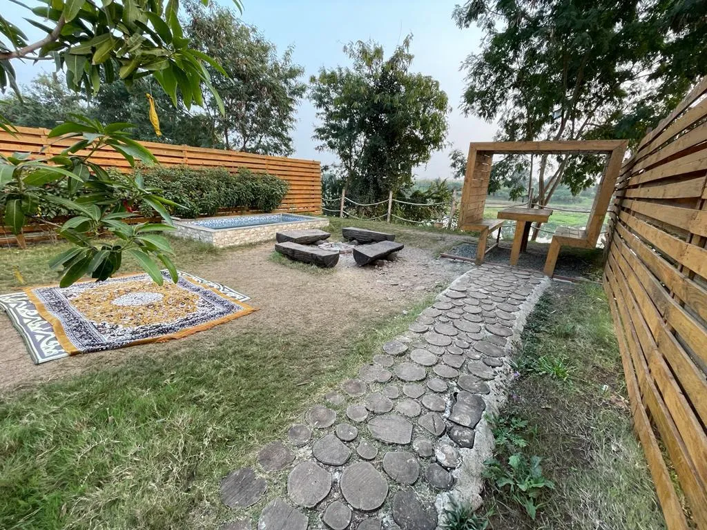 Triangle AC Cabin with Mini Pool - Image 4